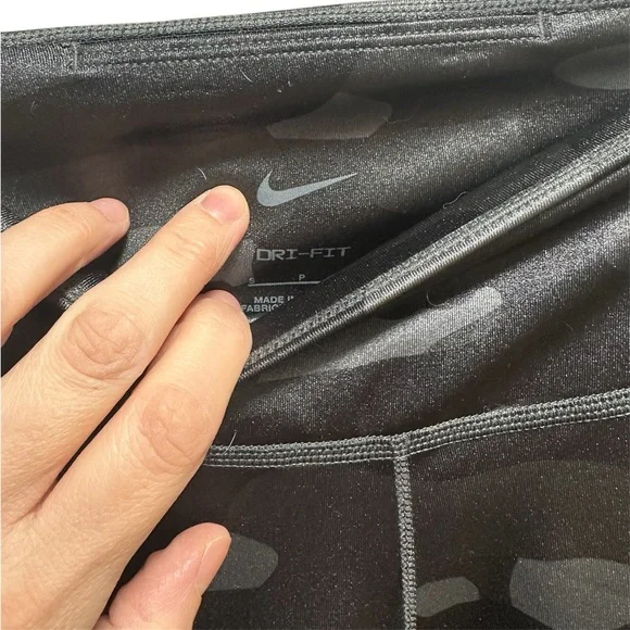 Nike Dri-fit shimmer gray and black Camo Print Leggings - Picture 8 of 8
